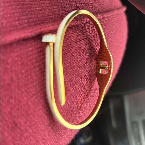 18K gold plated vintage cream gold-tone Nail fashion bracelet - Picture 5 of 12